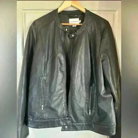 Jackets & Blazers - Women’s black faux leather moto jacket, size 1X